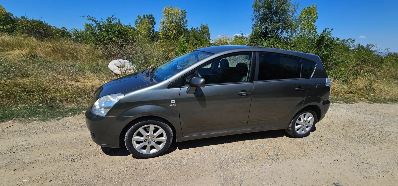 Toyota Corolla verso кожен салон и 7 места., снимка 13 - Автомобили и джипове - 55631570