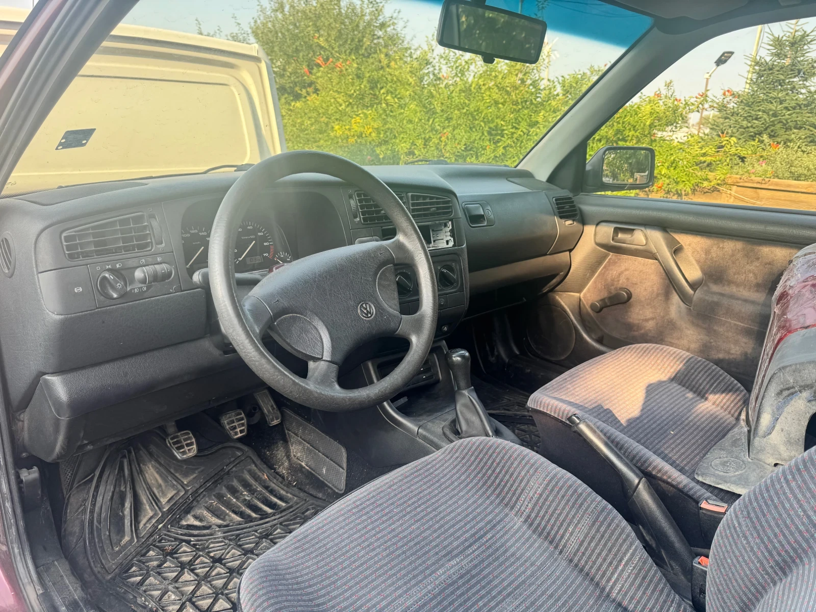VW Golf 1.8 90к.с , снимка 7 - Автомобили и джипове - 55674700