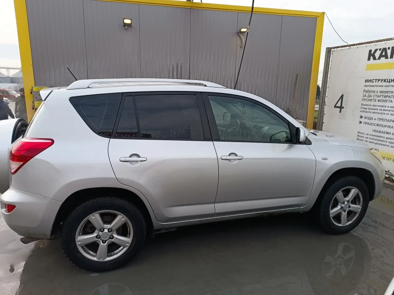 Toyota Rav4 2.0i, снимка 2 - Автомобили и джипове - 48702188