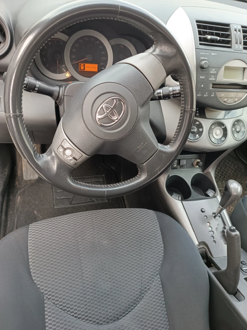 Toyota Rav4 2.0i, снимка 5 - Автомобили и джипове - 48702188