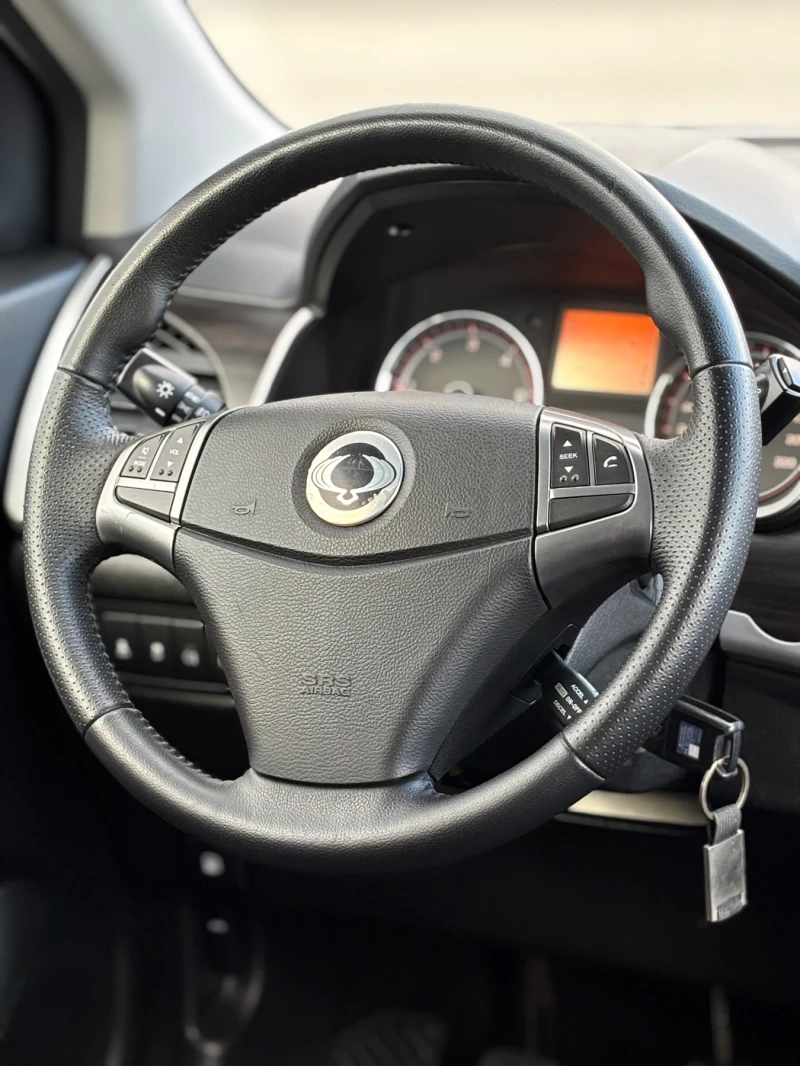 SsangYong Korando 2.0 e-XDI  4x4, снимка 9 - Автомобили и джипове - 51895691