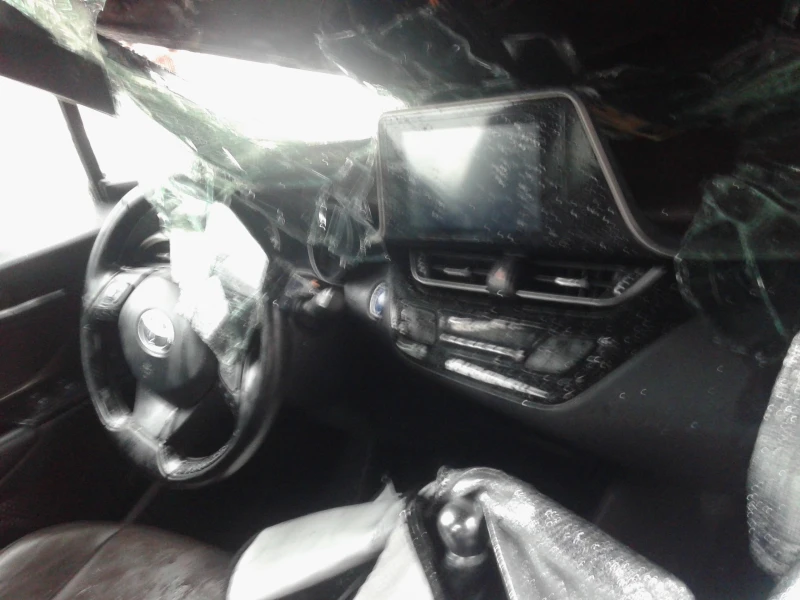 Toyota C-HR 1.8 vvti hybrid, снимка 4 - Автомобили и джипове - 51974879