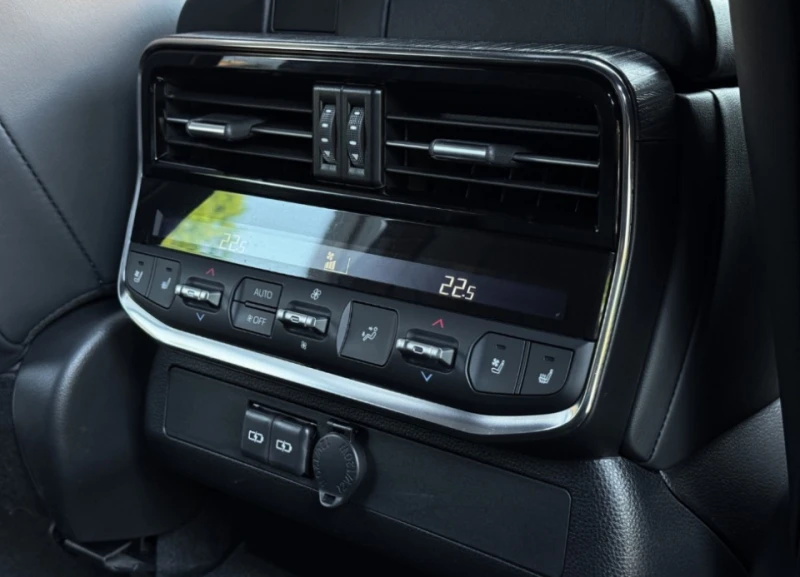 Toyota Land cruiser 300 3.5 V6 , снимка 16 - Автомобили и джипове - 52392522