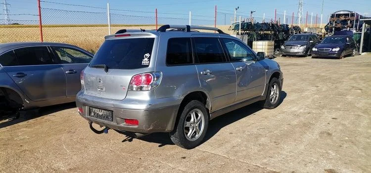 Mitsubishi Outlander 2.0, снимка 3 - Автомобили и джипове - 38178764