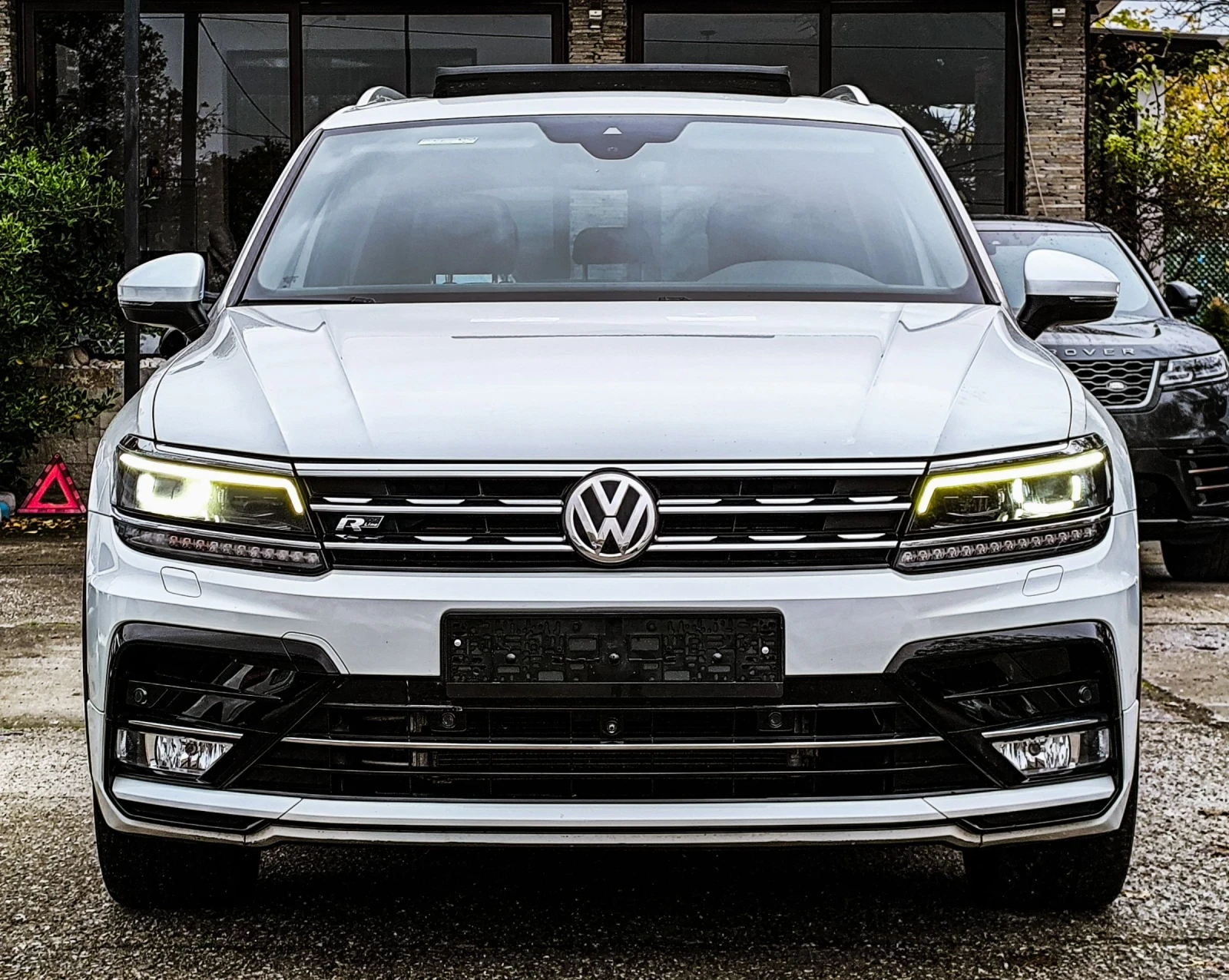 VW Tiguan 2.0TDI R-LINE ПАНОРАМА КОЖА ДИГИТАЛ FULLMAX, снимка 1