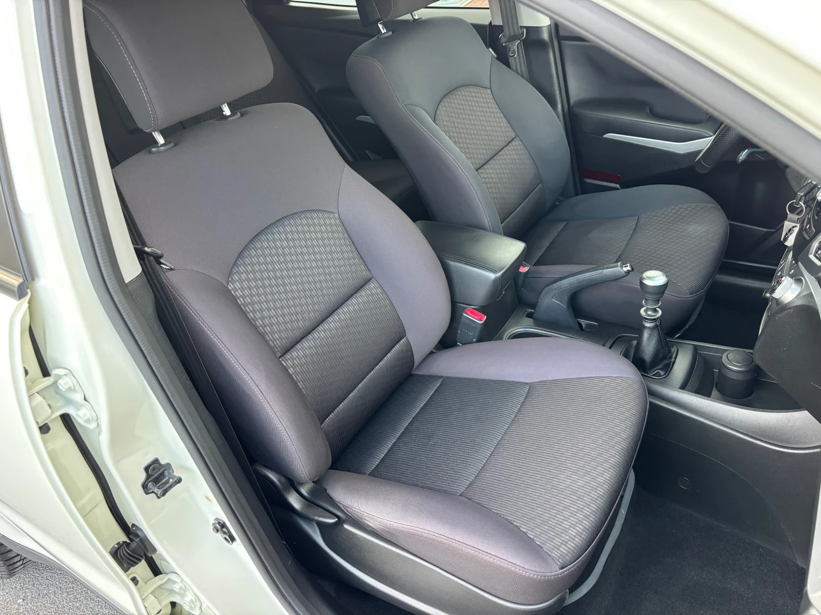 SsangYong Korando 2.0 e-XDI  4x4 - изображение 8