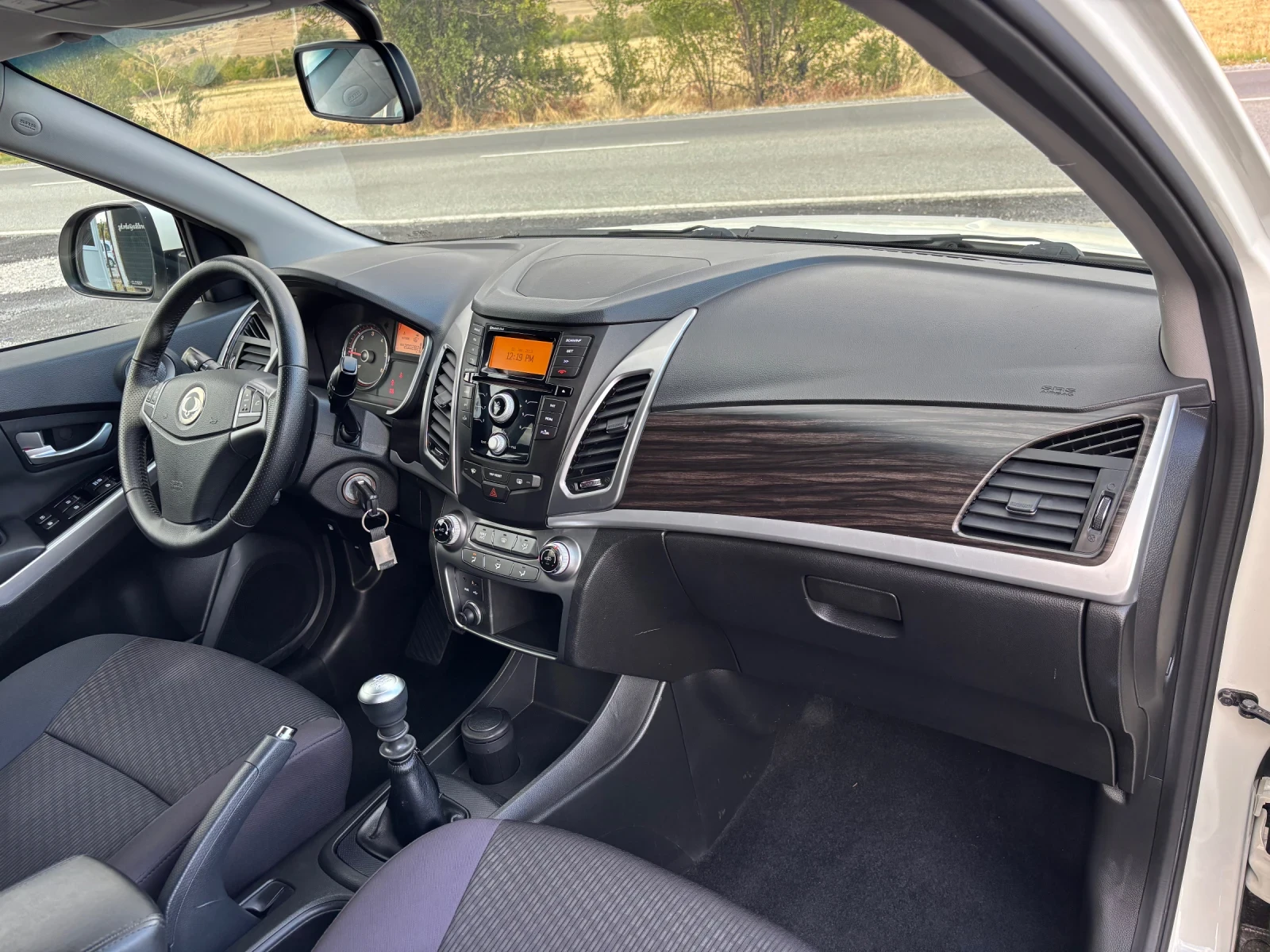 SsangYong Korando 2.0 e-XDI  4x4 - изображение 7