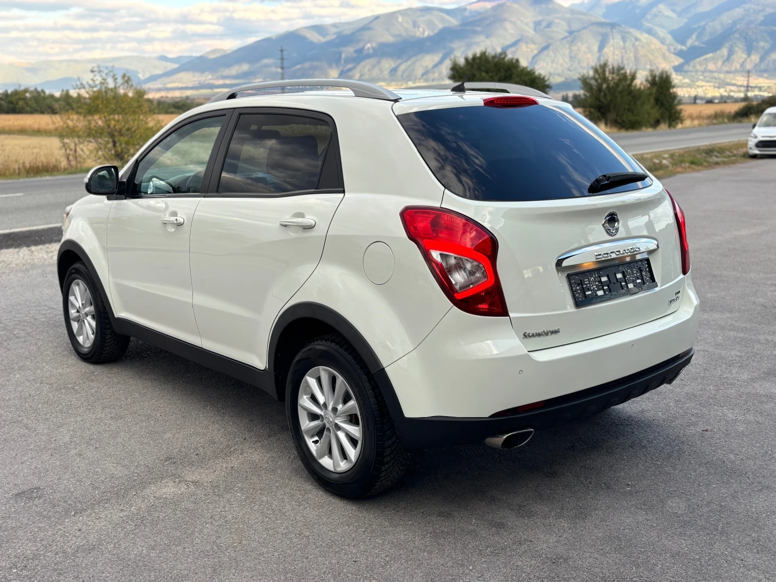 SsangYong Korando 2.0 e-XDI  4x4 - изображение 3
