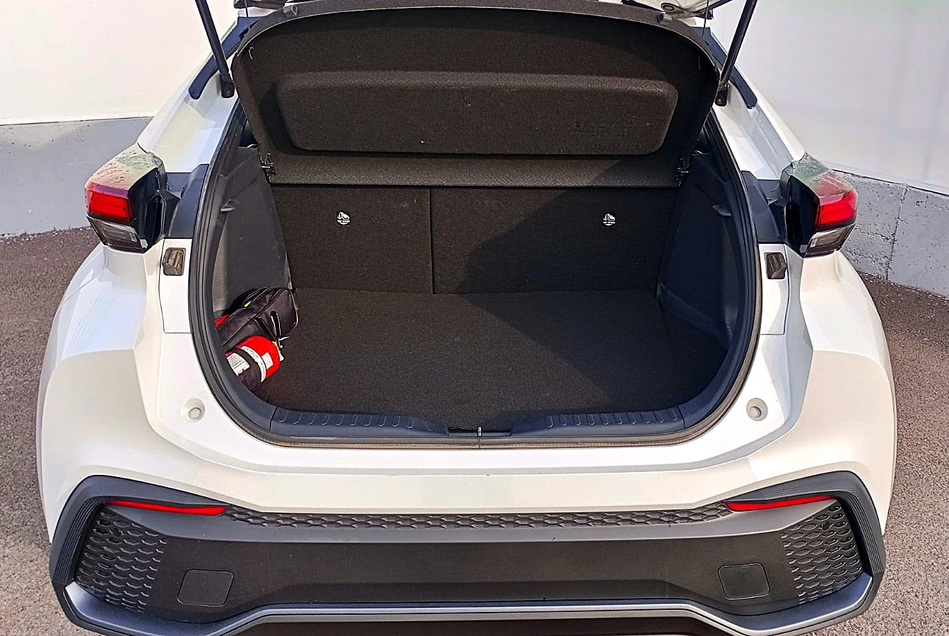 Toyota C-HR Hybrid e-CVT 140 �.�. | Mobile.bg � ����������� 12