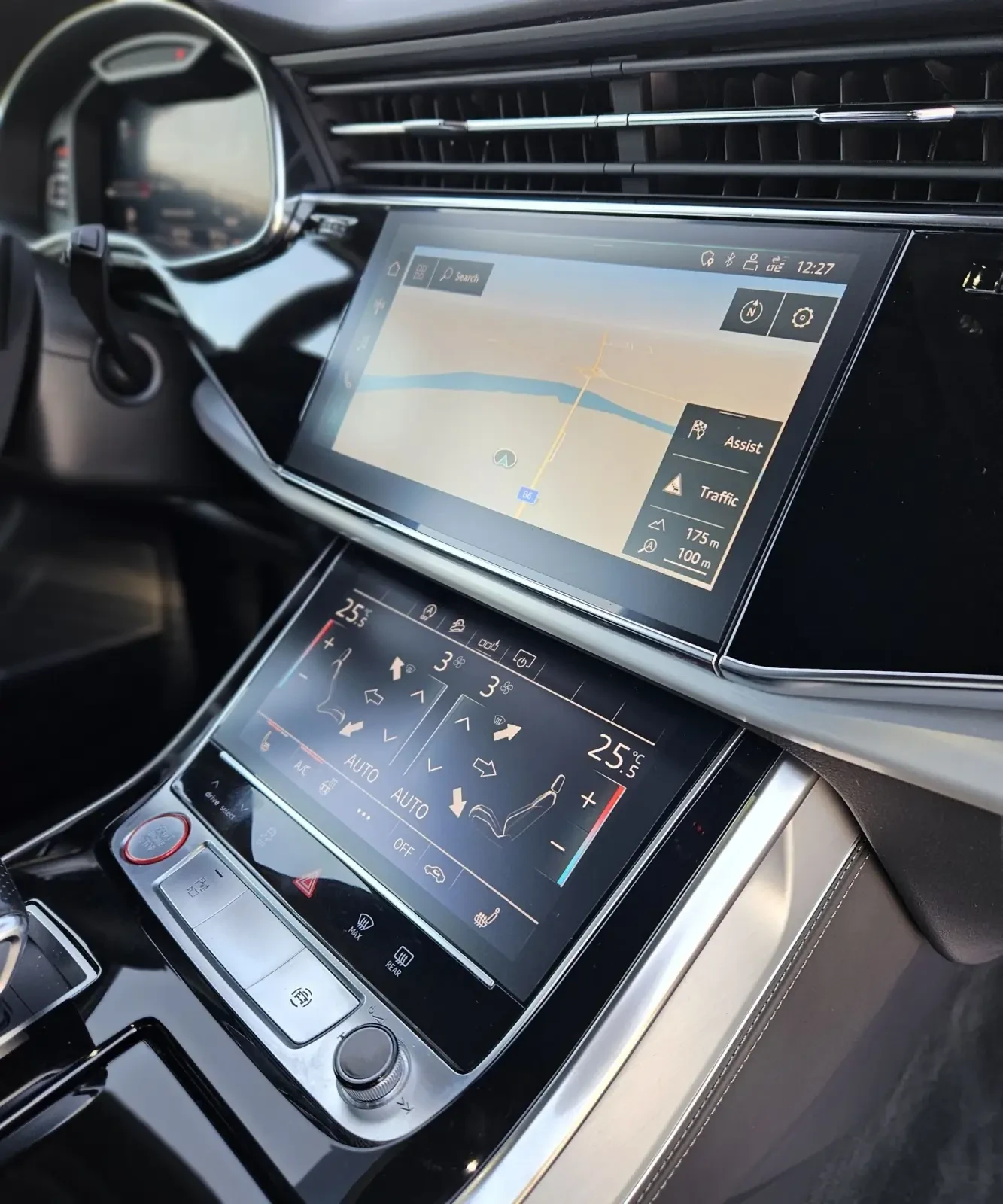 Audi SQ7 Bang & Olufsen , снимка 16 - Автомобили и джипове - 53158380