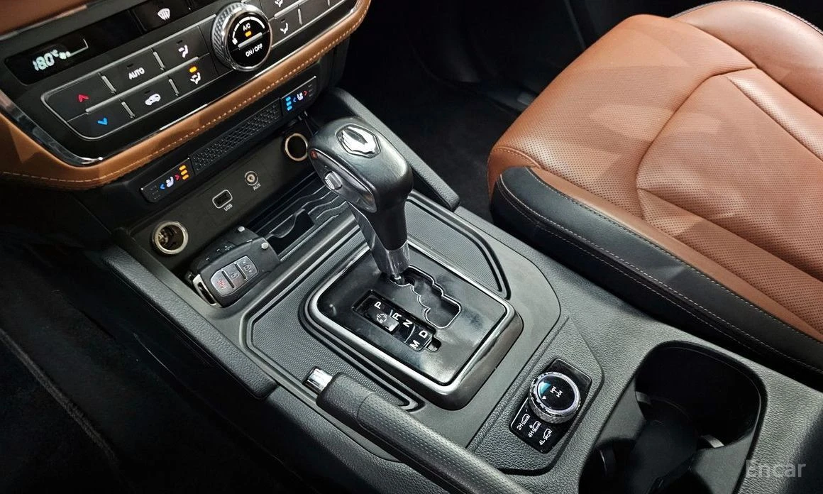 SsangYong Rexton, снимка 9 - Автомобили и джипове - 53737460