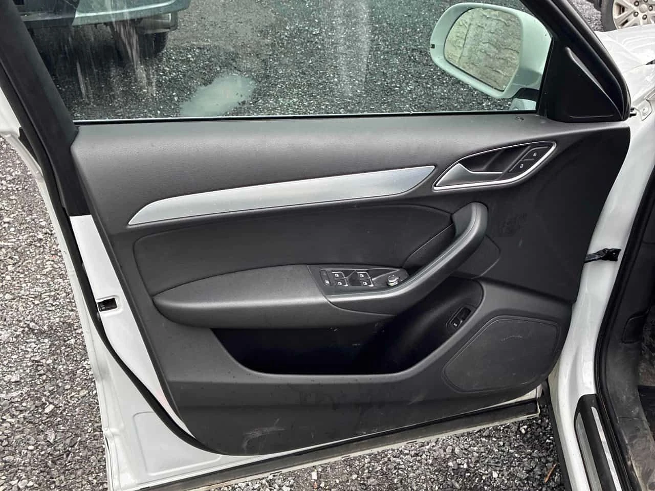 Audi Q3 * Progressiv * KEYLESS * SUNROOF * ПОДГРЕВ, снимка 11 - Автомобили и джипове - 54433889