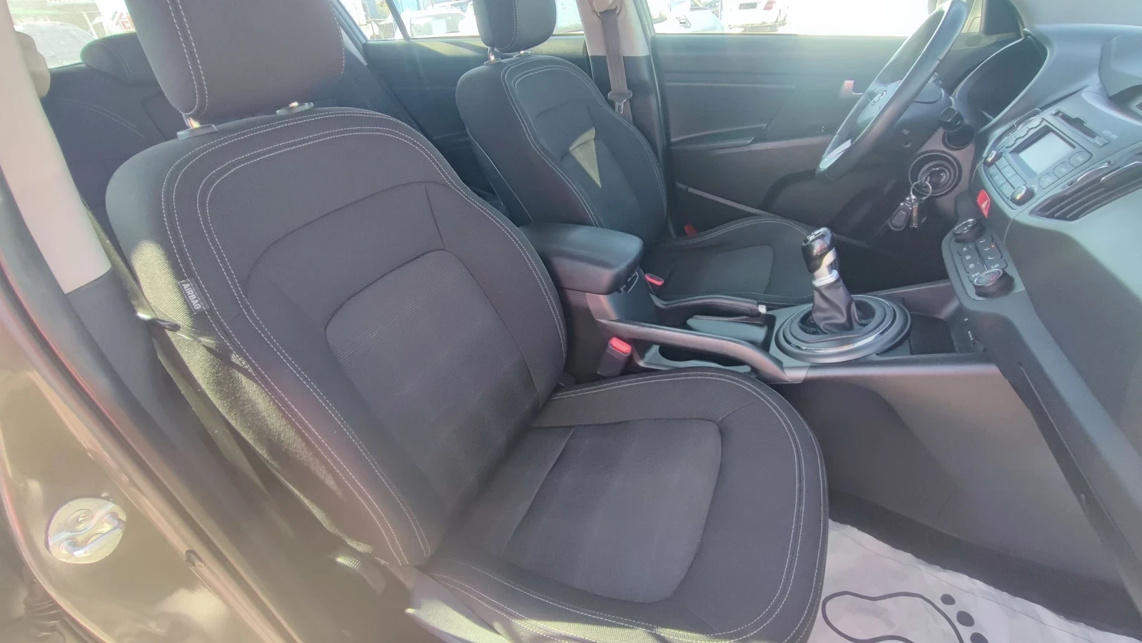 Kia Sportage 1.6, снимка 12 - Автомобили и джипове - 55610924