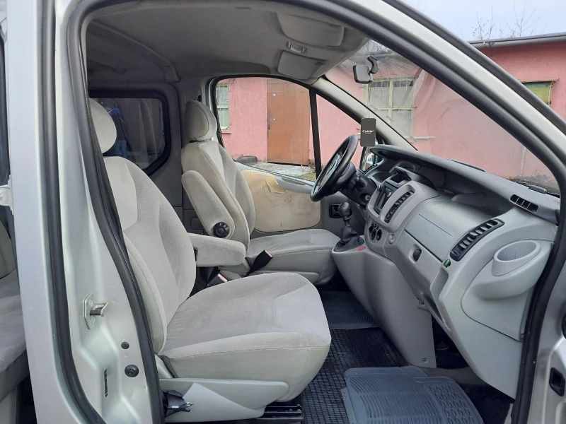 Opel Vivaro пътнически, снимка 8 - Бусове и автобуси - 48470035