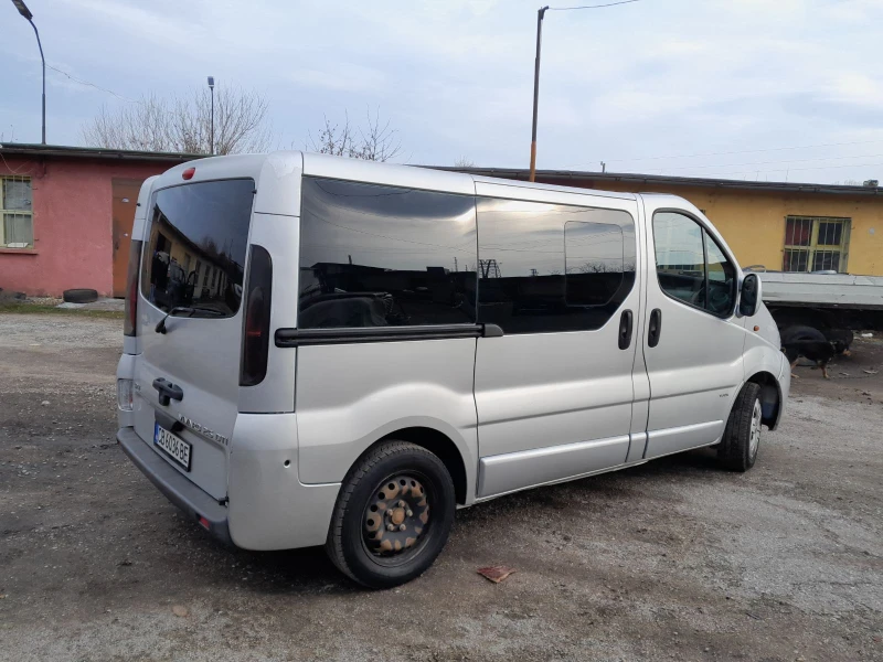 Opel Vivaro пътнически, снимка 11 - Бусове и автобуси - 48470035