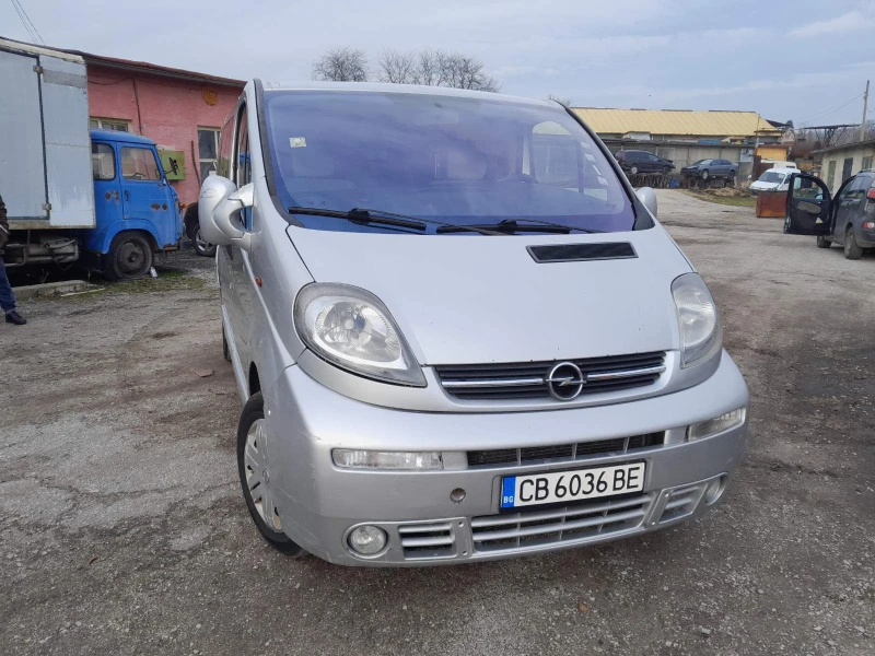 Opel Vivaro пътнически, снимка 13 - Бусове и автобуси - 48470035