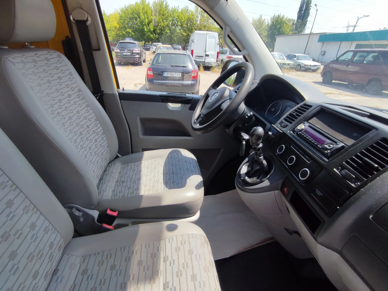 VW Transporter 2.0TDI-102kc-ЕВРО5-КЛИМАТИК-ПАРКТРОНИК-ТЕГЛИЧ, снимка 10 - Бусове и автобуси - 54558853