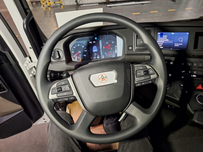 Man Tgs 28.520 6x4-4 + Meiller, снимка 9 - Камиони - 52836315