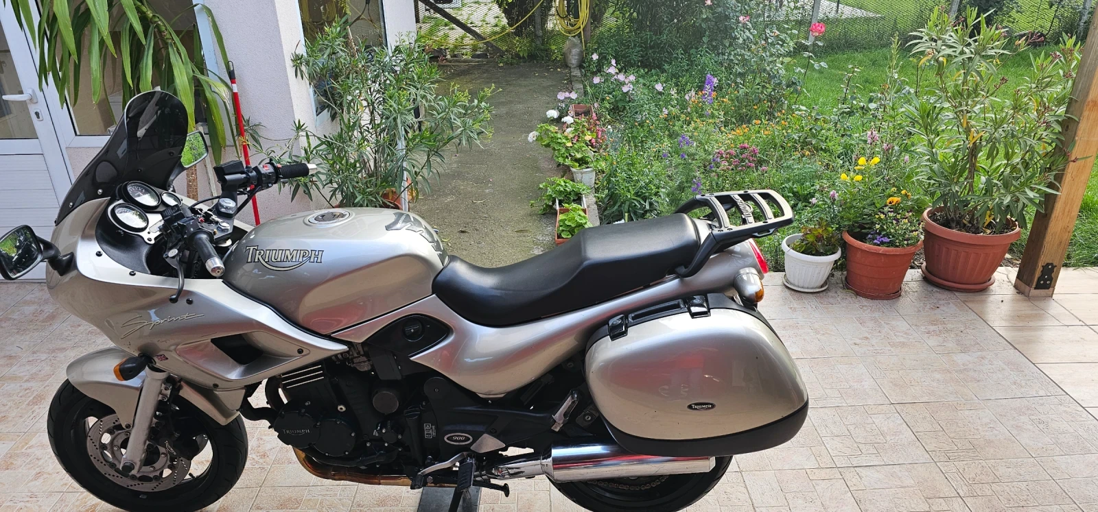 Triumph Sprint ST 900 - изображение 10