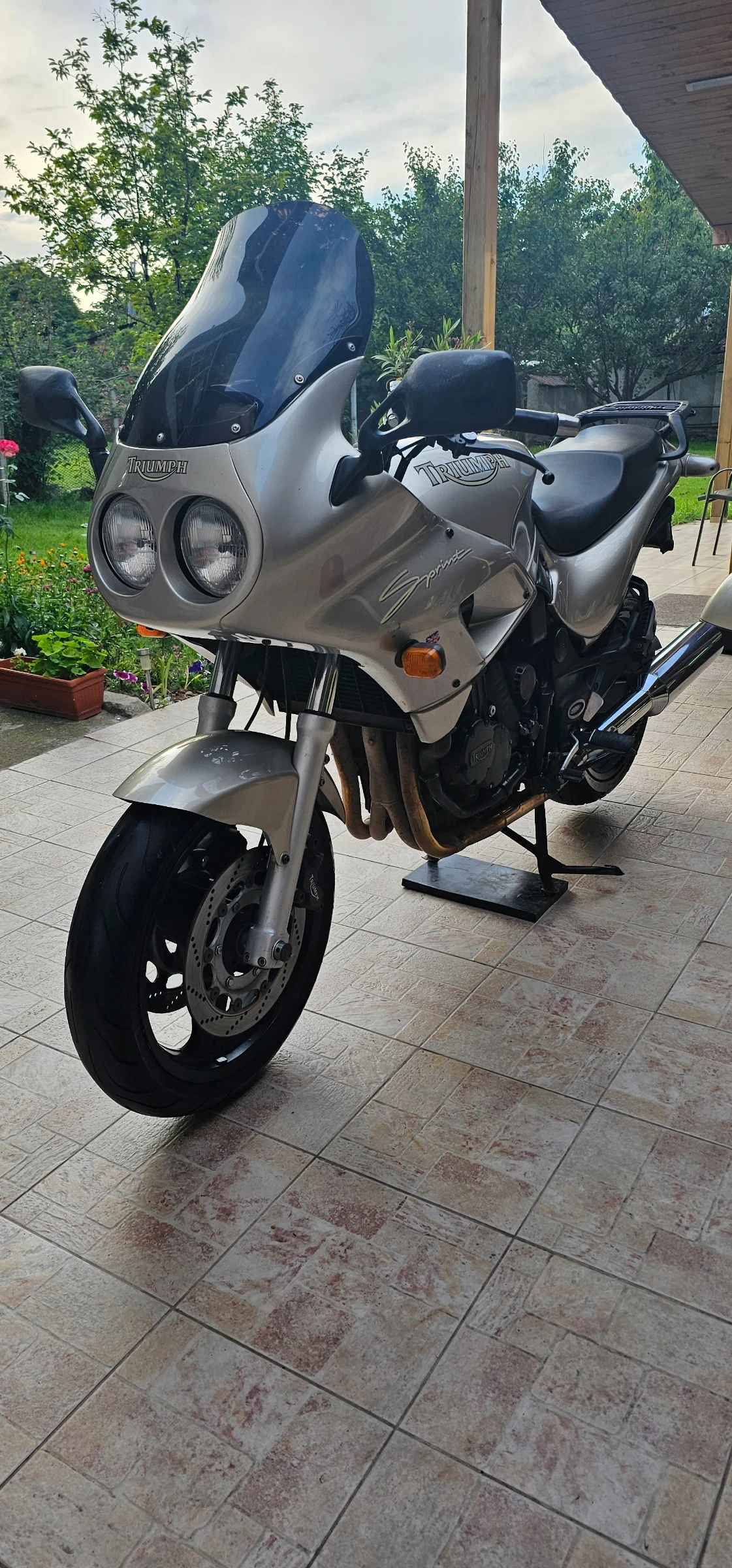 Triumph Sprint ST 900 - изображение 4