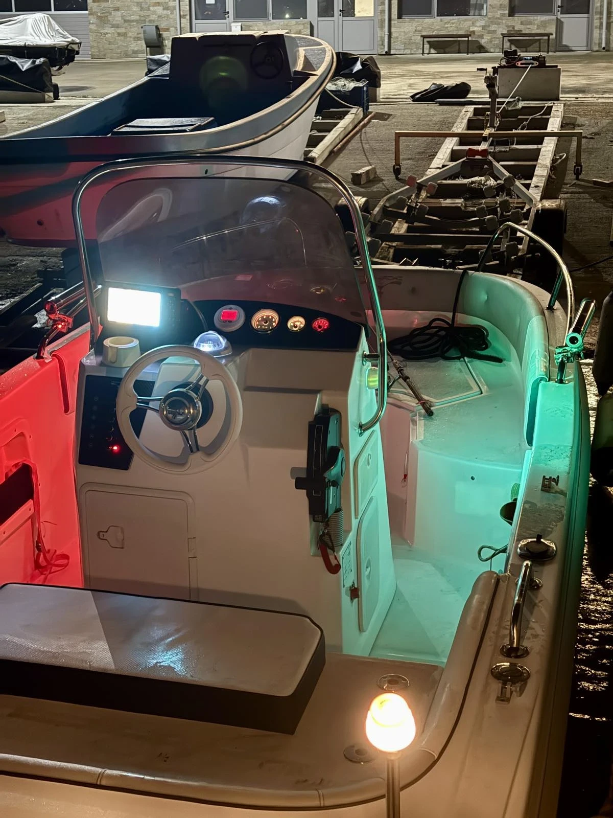 Моторна яхта ACM Dufour Trimarchi 19 open - изображение 3