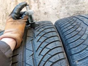 Гуми Зимни 235/45R19, снимка 4