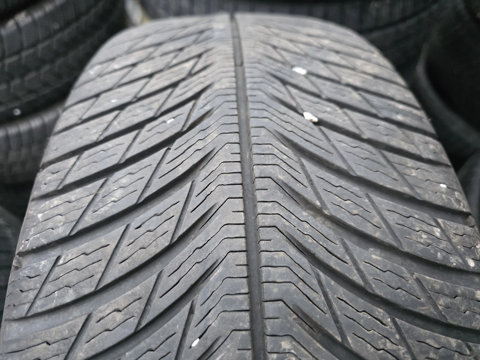 Гуми Зимни 225/60R18, снимка 8 - Гуми и джанти - 56725444