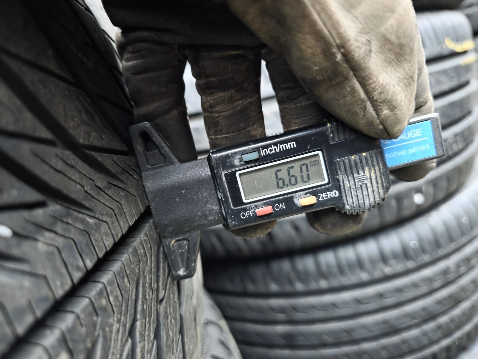 Гуми Зимни 225/60R18, снимка 4 - Гуми и джанти - 56725444