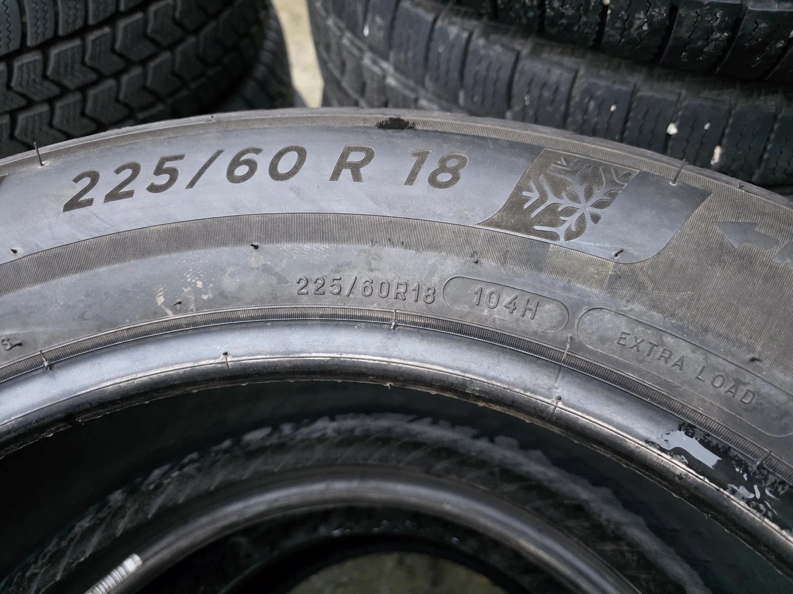 Гуми Зимни 225/60R18, снимка 5 - Гуми и джанти - 56725444