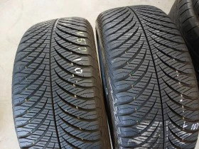 Гуми Зимни 215/55R17, снимка 1 - Гуми и джанти - 44395482