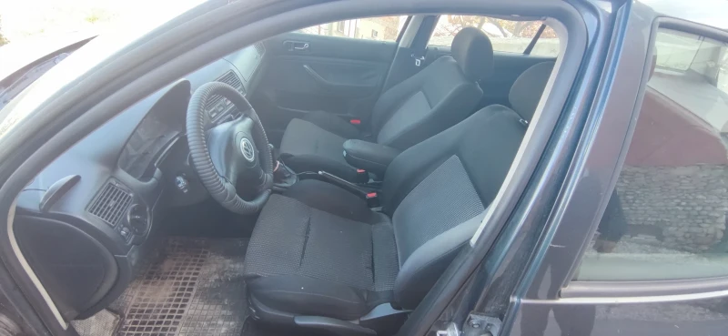 VW Golf 1.9TDI, снимка 6 - Автомобили и джипове - 47801642