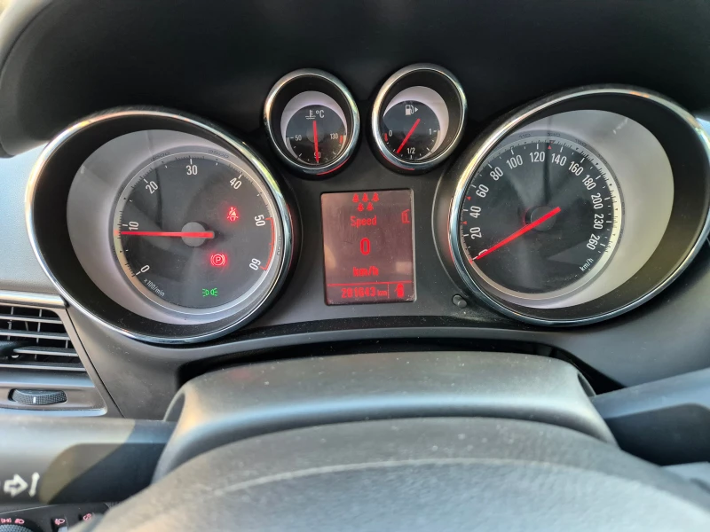 Opel Zafira Тourer, снимка 7 - Автомобили и джипове - 52205192