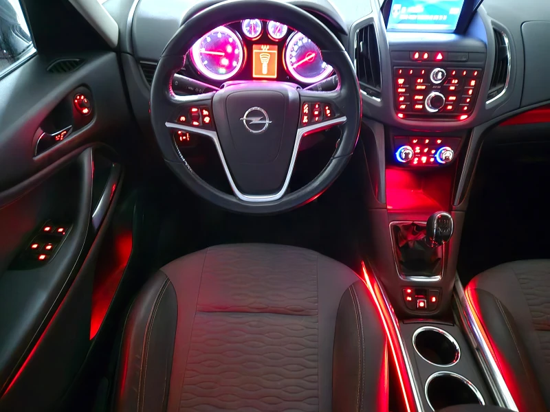Opel Zafira Тourer, снимка 13 - Автомобили и джипове - 52205192