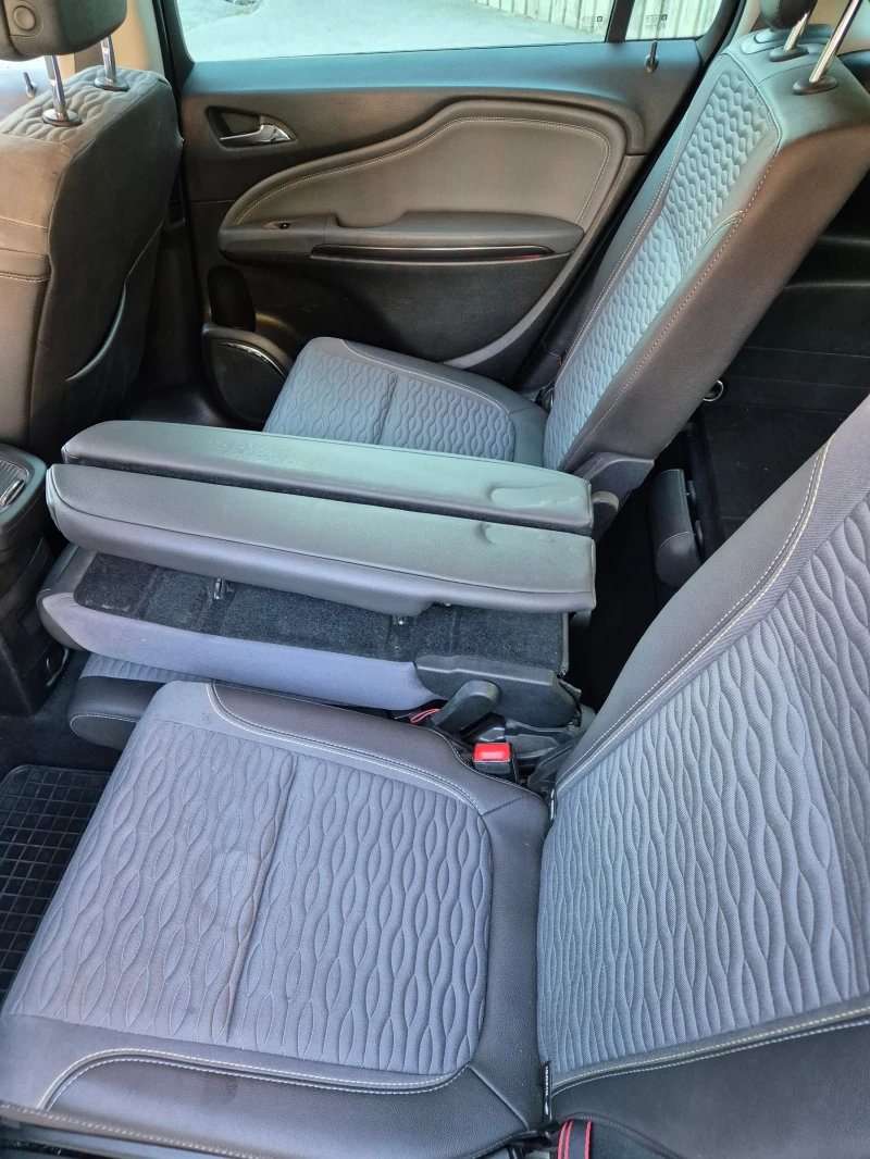 Opel Zafira Тourer, снимка 4 - Автомобили и джипове - 52205192