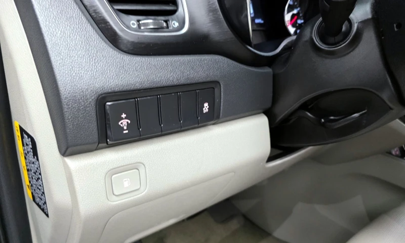 Kia Carnival 11-Seater Deluxe, снимка 15 - Автомобили и джипове - 51843155