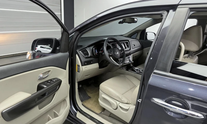 Kia Carnival 11-Seater Deluxe, снимка 10 - Автомобили и джипове - 51843155