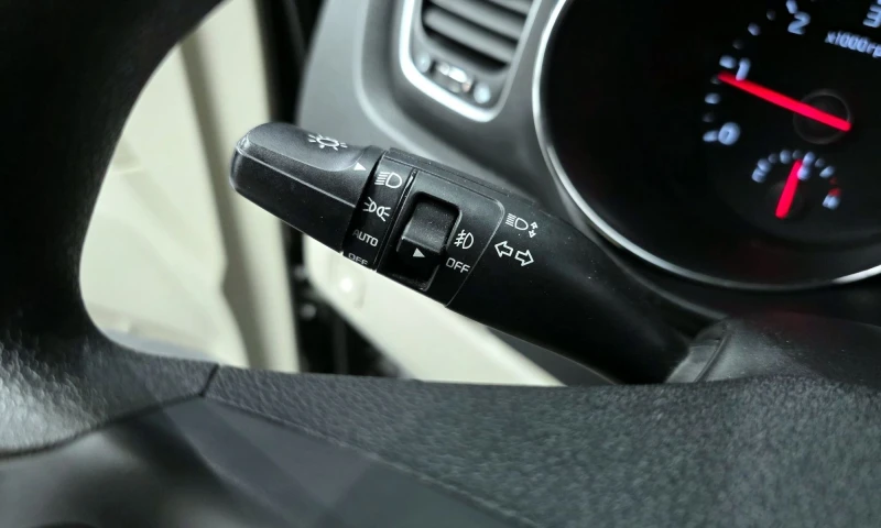 Kia Carnival 11-Seater Deluxe, снимка 16 - Автомобили и джипове - 51843155