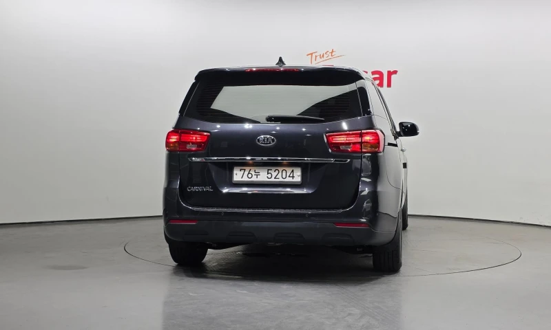 Kia Carnival 11-Seater Deluxe, снимка 4 - Автомобили и джипове - 51843155