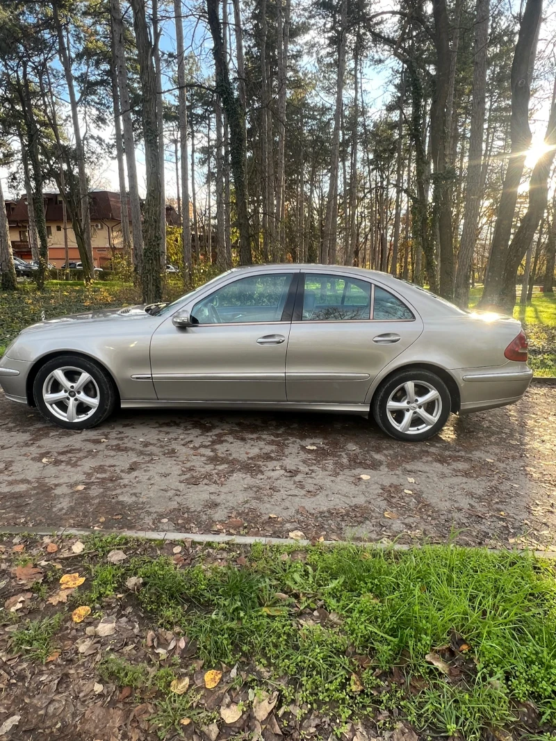 Mercedes-Benz E 220, снимка 4 - Автомобили и джипове - 52549500