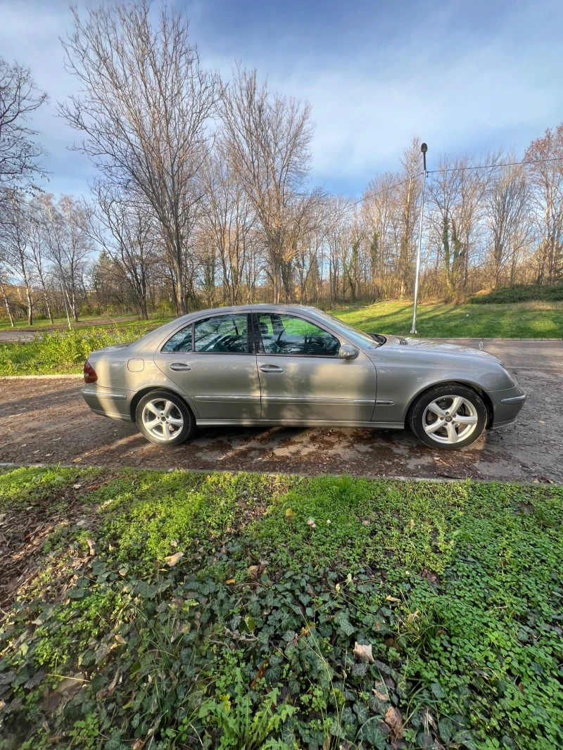 Mercedes-Benz E 220, снимка 6 - Автомобили и джипове - 52549500