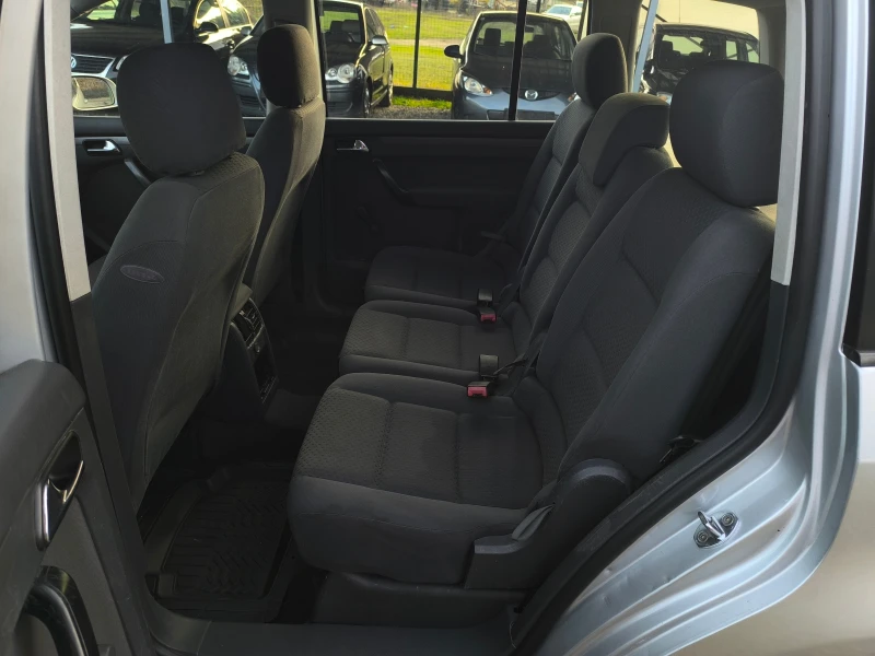 VW Touran -1.9TDI-105кс-6 скорости-КЛИМАТИК-, снимка 12 - Автомобили и джипове - 52830478