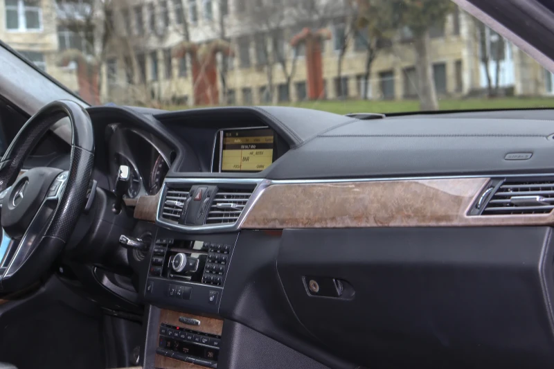 Mercedes-Benz E 300 CDI AMG , снимка 8 - Автомобили и джипове - 53403896