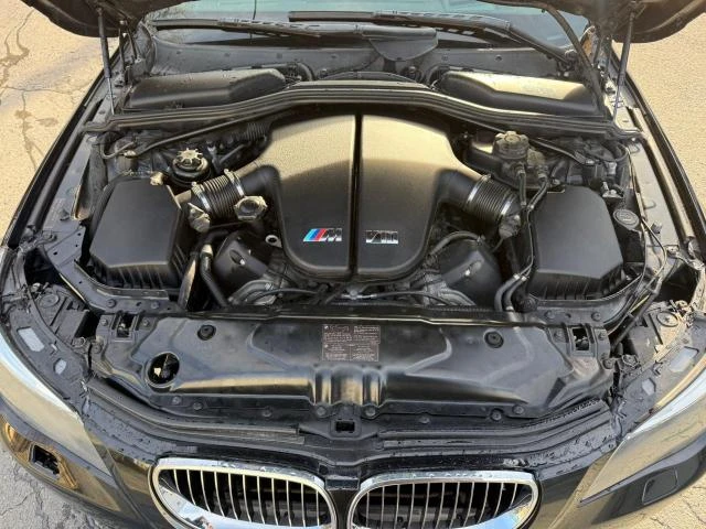 BMW M5 5.0* V10* ПОДГРЕВ* HEAD* UP* КАМЕРА* КЕЙЛЕС* , снимка 9 - Автомобили и джипове - 48463256