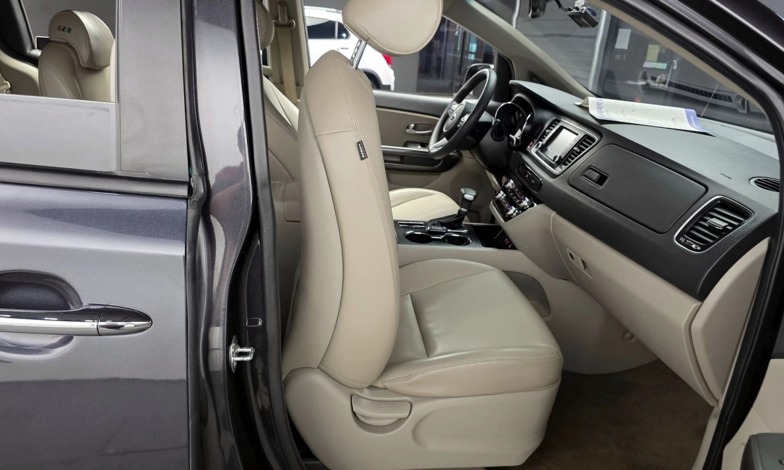 Kia Carnival 11-Seater Deluxe | Mobile.bg   12