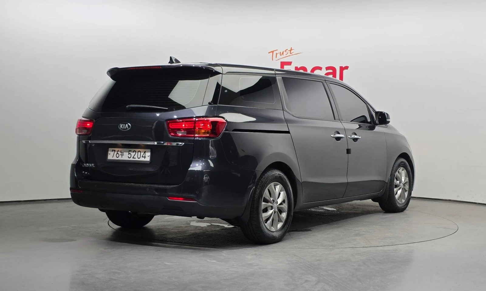 Kia Carnival 11-Seater Deluxe - изображение 2