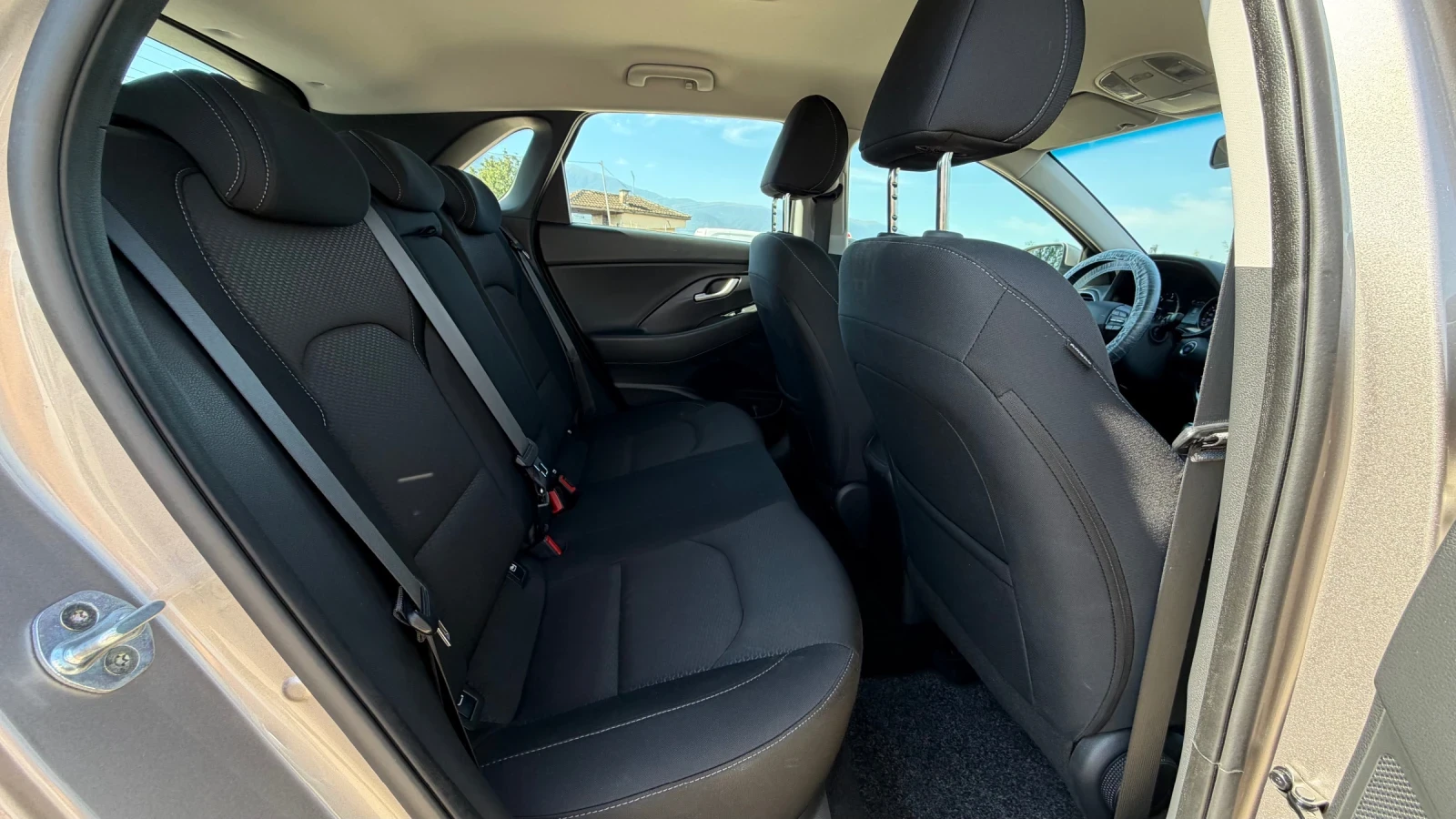 Hyundai I30 1.6CRDI AUTOMATIC 7DCT, снимка 12 - Автомобили и джипове - 53687826