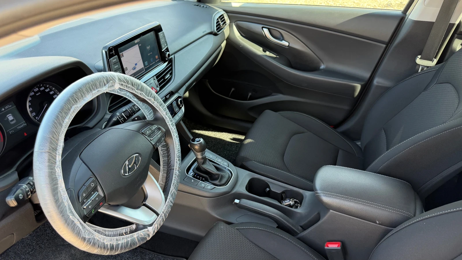 Hyundai I30 1.6CRDI AUTOMATIC 7DCT, снимка 9 - Автомобили и джипове - 53687826