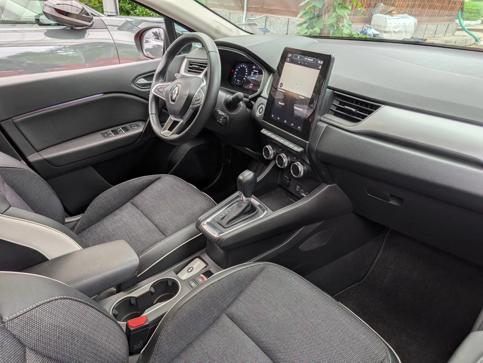 Renault Captur 1.33TCe, снимка 7 - Автомобили и джипове - 55015119
