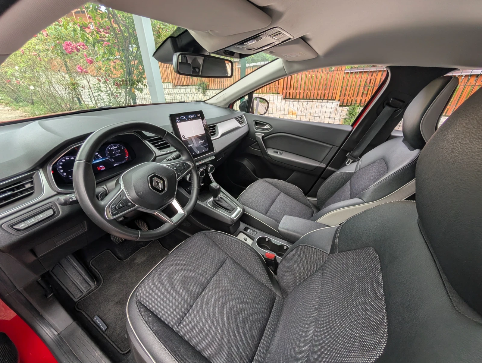 Renault Captur 1.33TCe, снимка 10 - Автомобили и джипове - 55015119