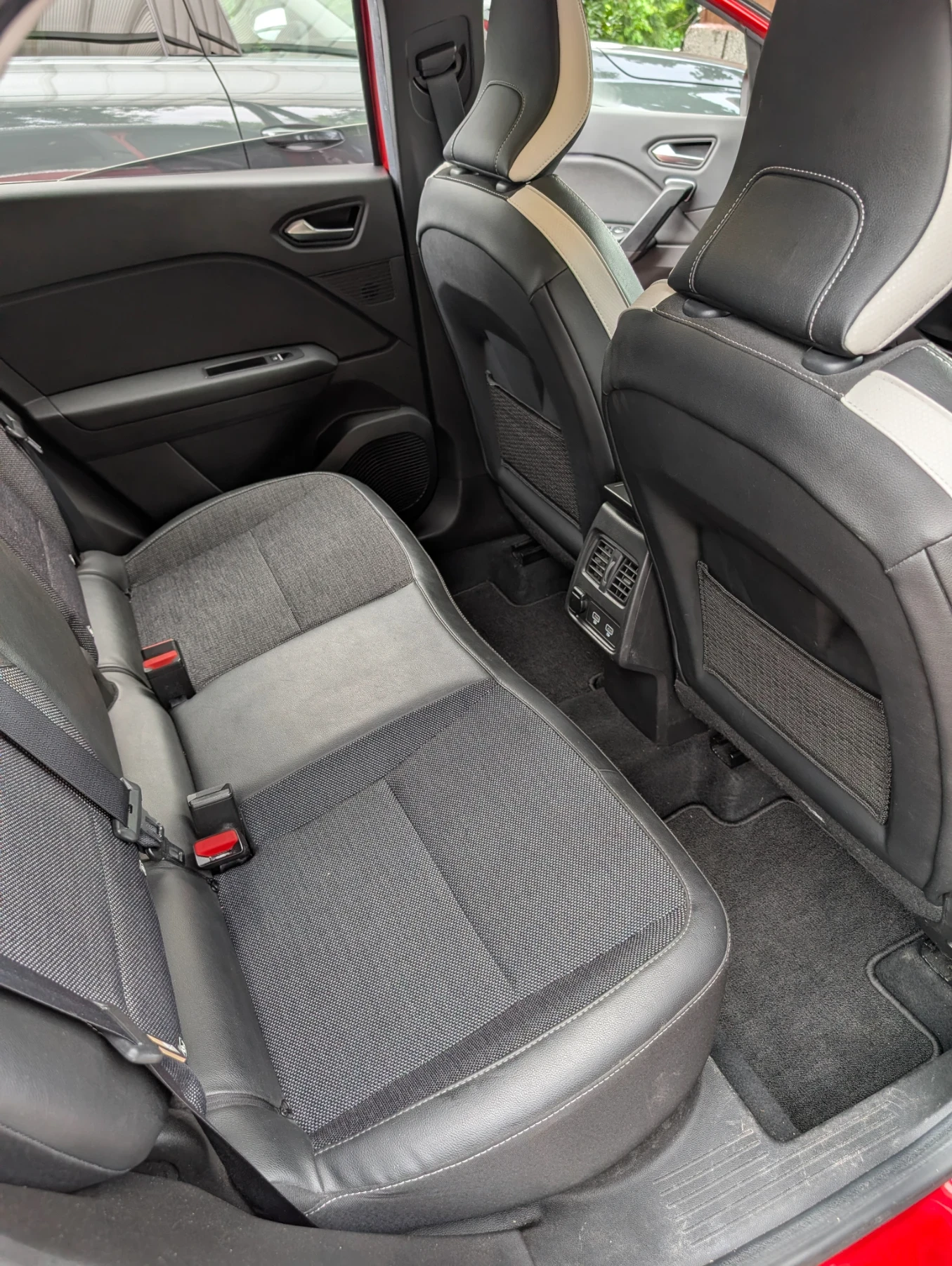 Renault Captur 1.33TCe, снимка 8 - Автомобили и джипове - 55015119